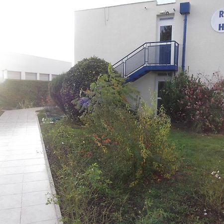 Rev'Hotel Coignieres Exterior photo