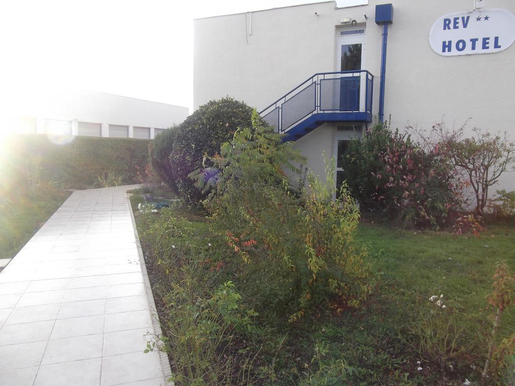 Rev'Hotel Coignieres Exterior photo